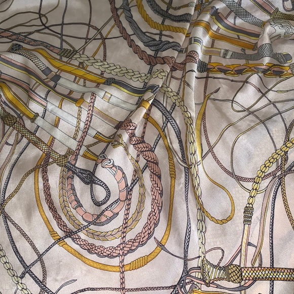 Silk scarves - Picture 3 of 4